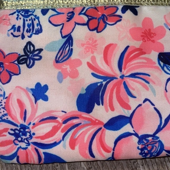 Lilly Pulitzer wristlet - Picture 3 of 8
